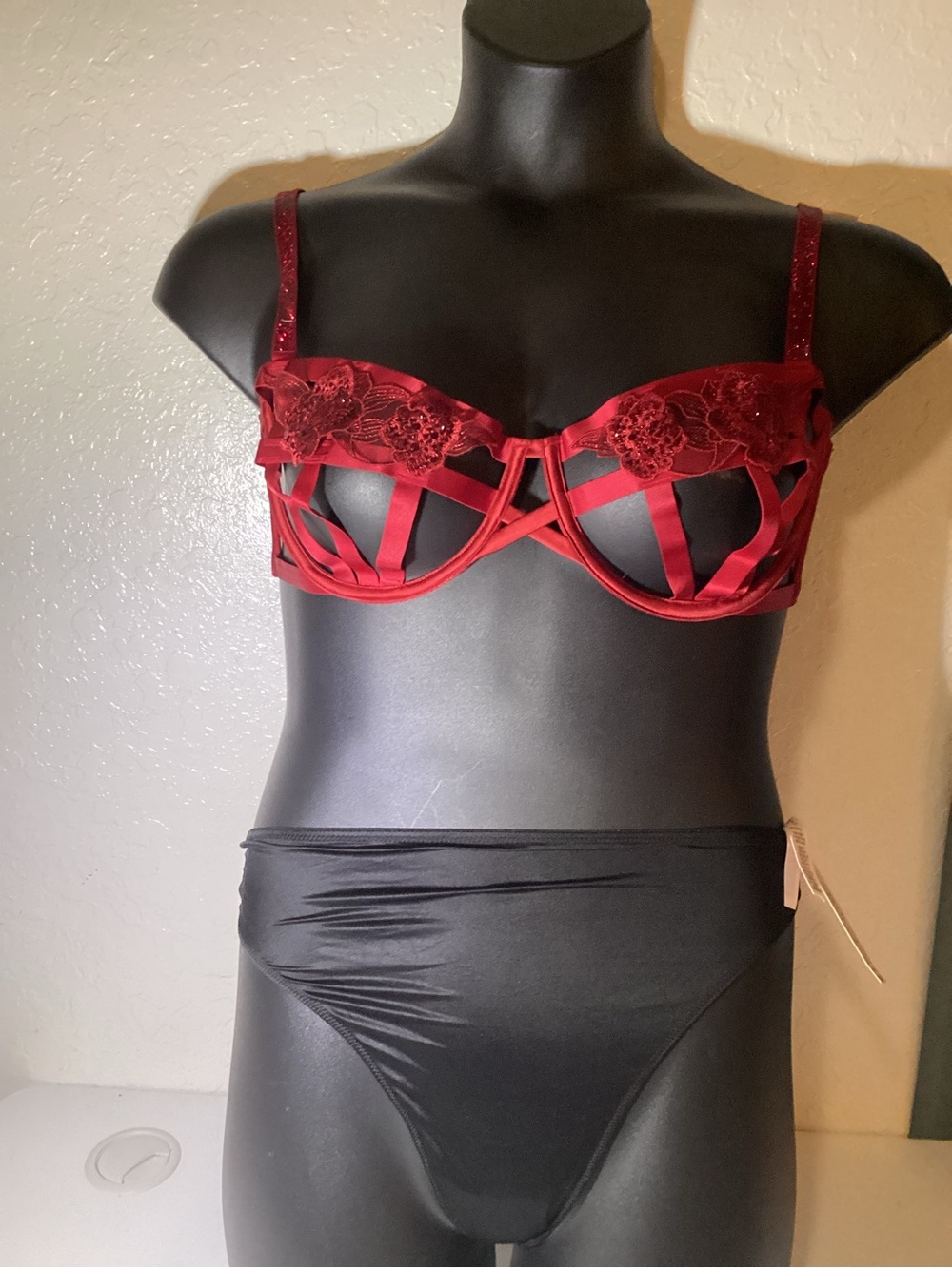 Victoria's Secret Red Lace Underwire Bra with Strappy Detail